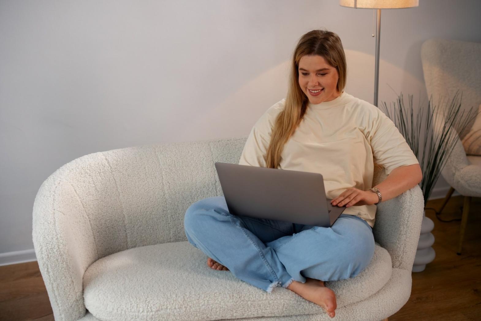 Profesionales trabajando en comunicación financiera